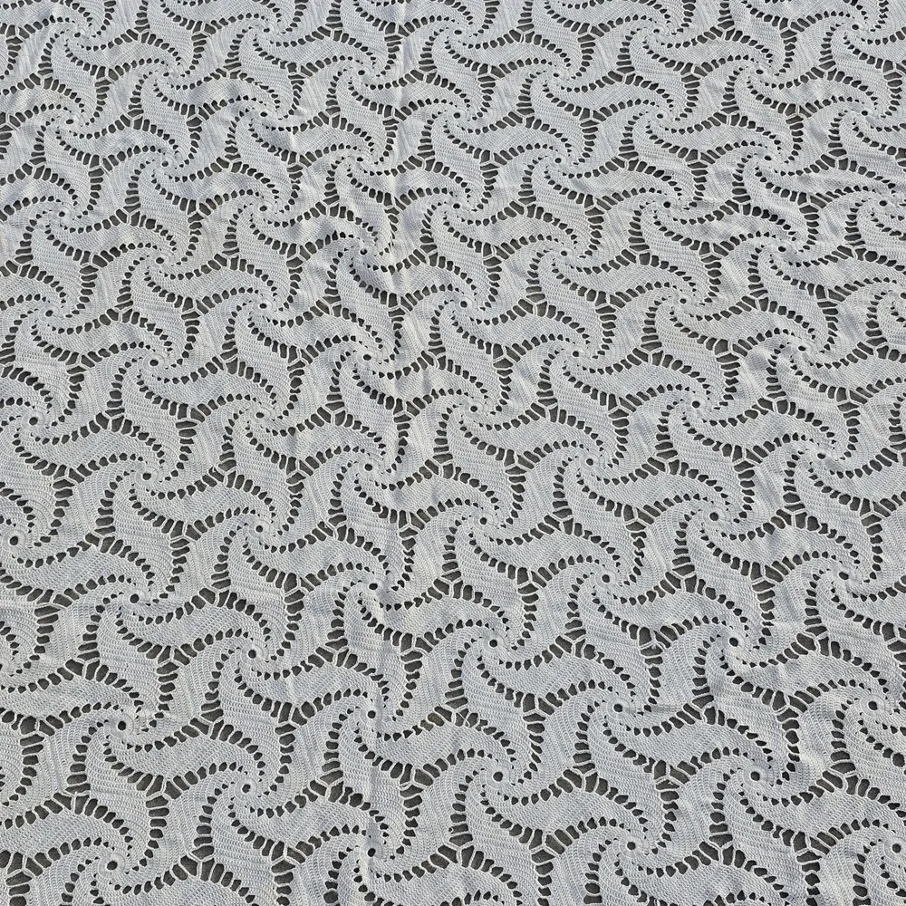 VTG Handmade Crochet Lace Bedspread Spiral Pinwheel Cottagecore 76x86 Full Queen